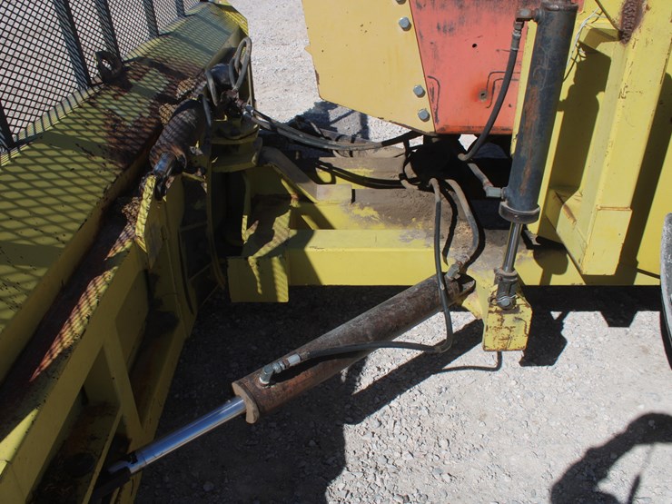 1980-versatile-875-image-16