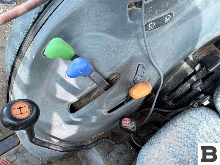 2008-new-holland-tn85fa-image-34