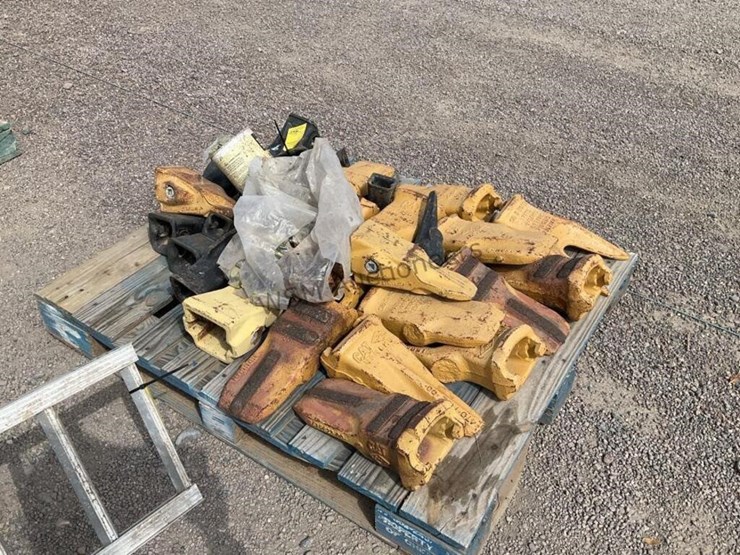 pallet-of-asst-excavator-bucket-teeth-image-3