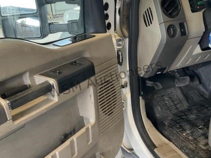 2010-ford-f550-image-23