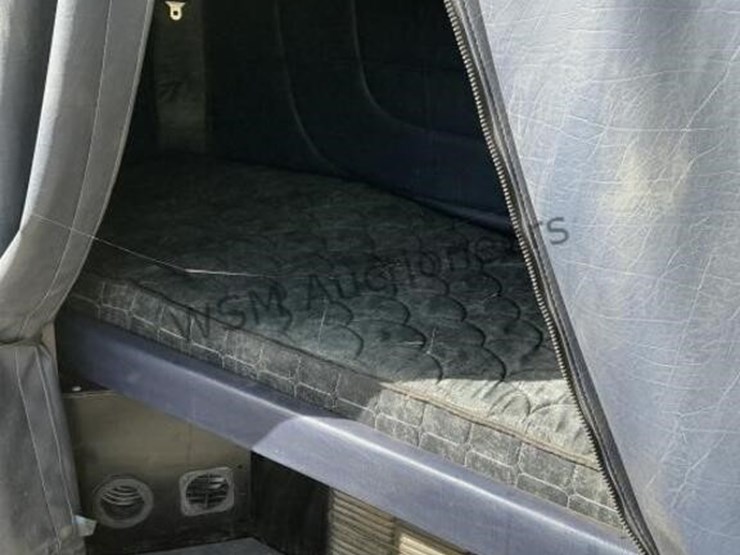 semi-sleeper-cab-image-6
