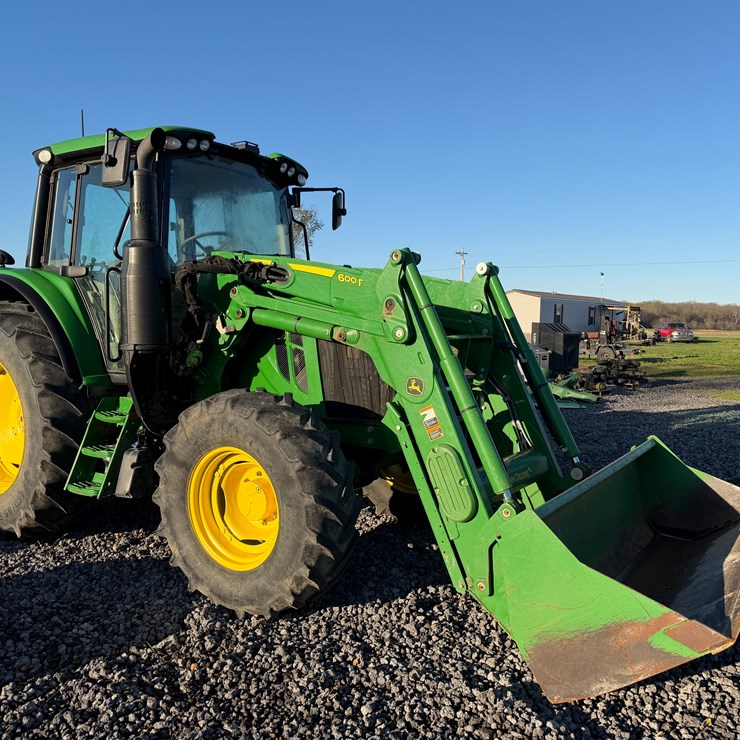 2017 JOHN DEERE 6120M