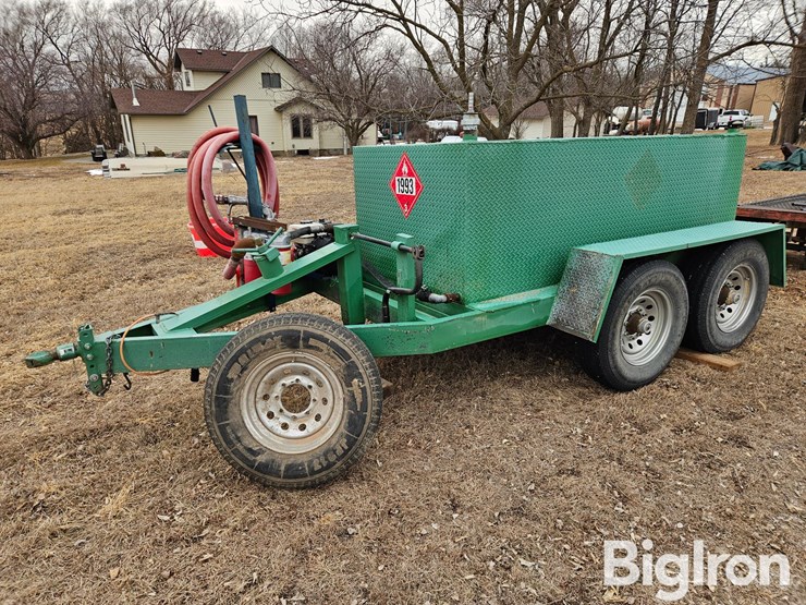 t/a-750-gal-fuel-trailer-image-1