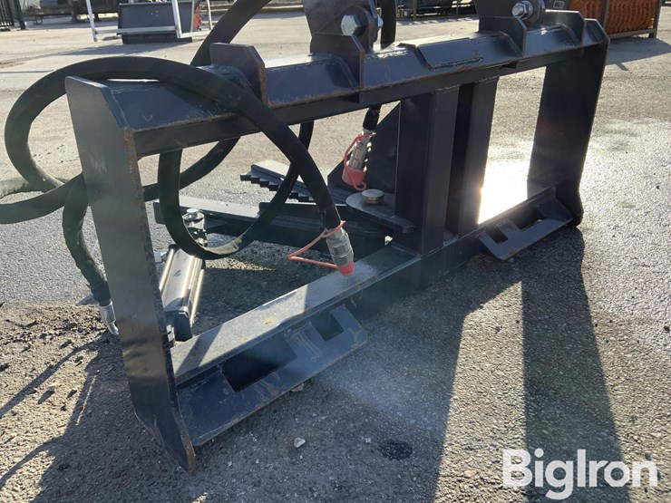 2024-massey-ferguson-730-image-9