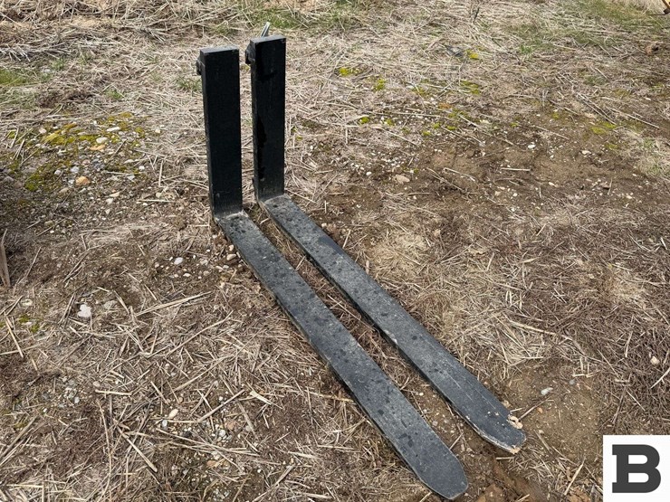 42"-pallet-forks-image-1
