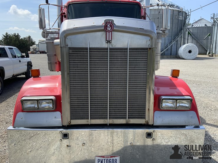 2005-kenworth-w900-image-18