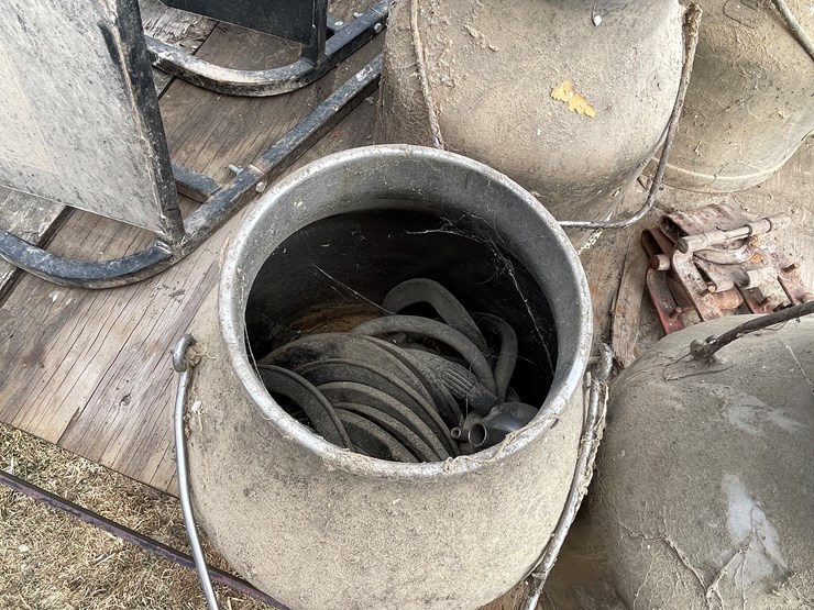 #7258-•-(4)-stainless-steel-milk-cans-image-12