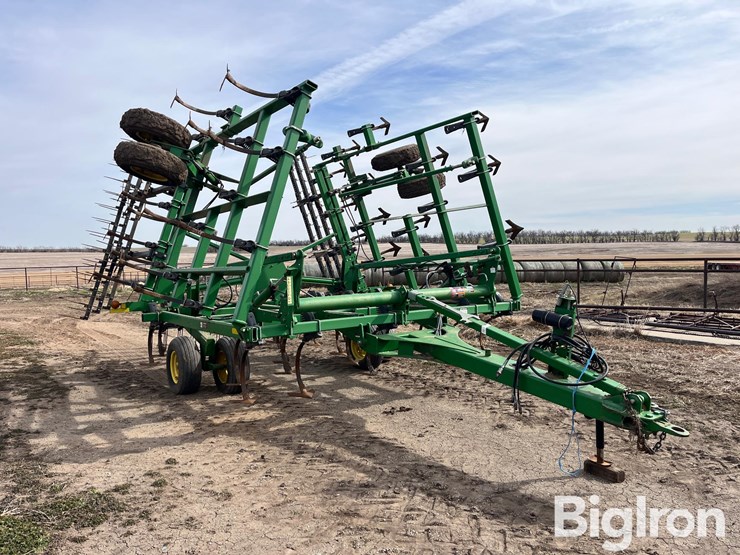 john-deere-2210-image-3