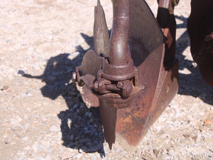 #2039-•-john-deere-3-bottom-plow-image-9