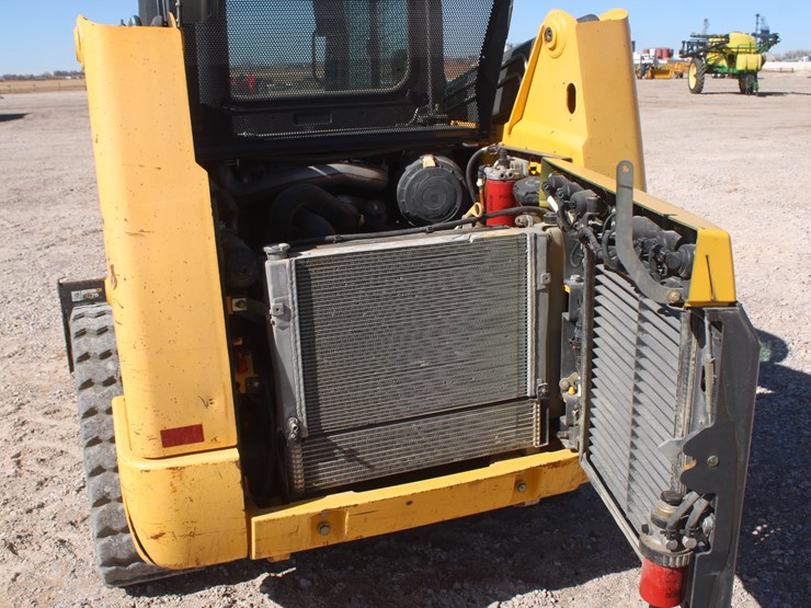 2021-new-holland-c327-image-35