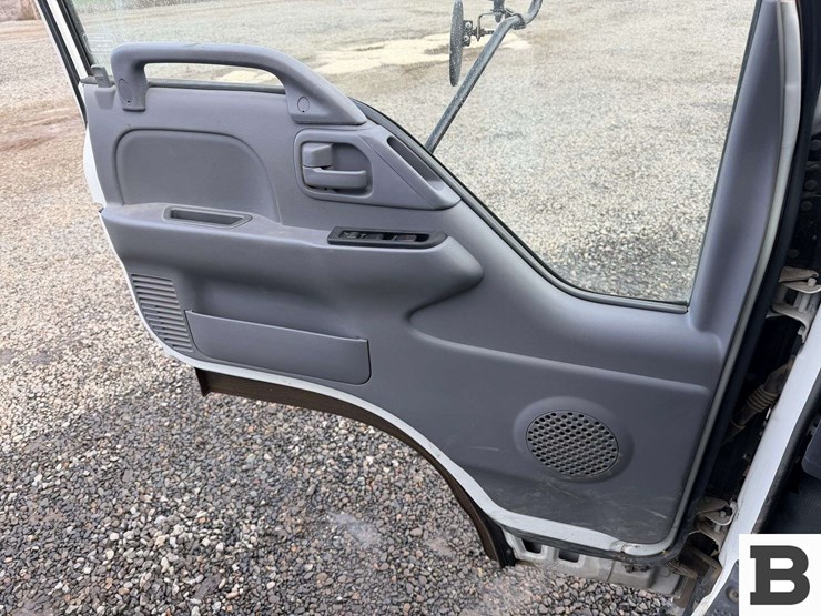 2007-isuzu-npr-image-26