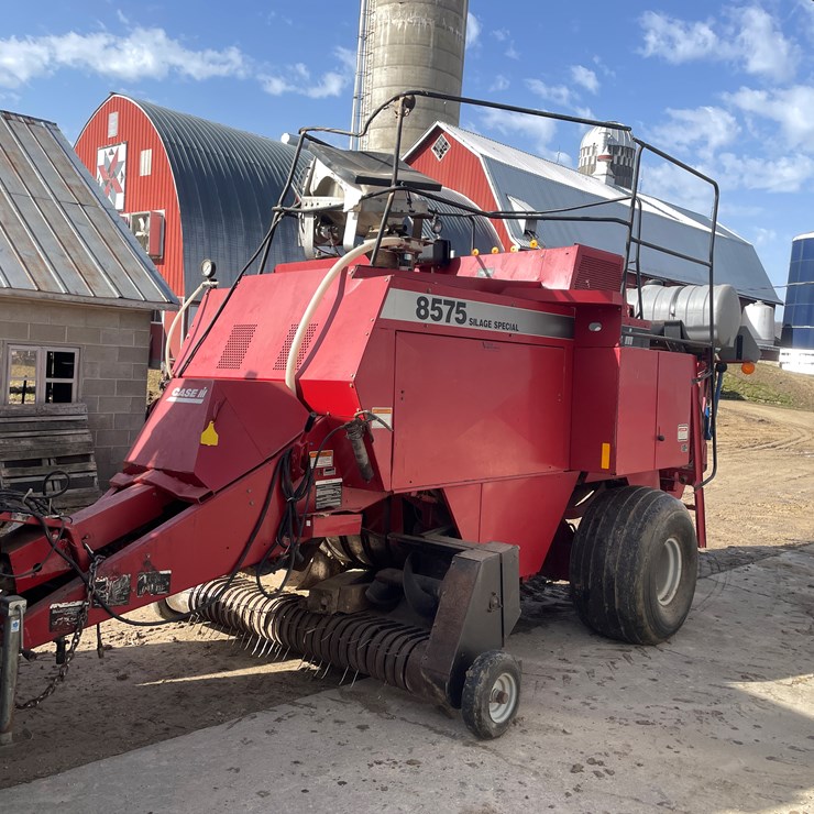 #3200 • Case 8575 Square Baler
