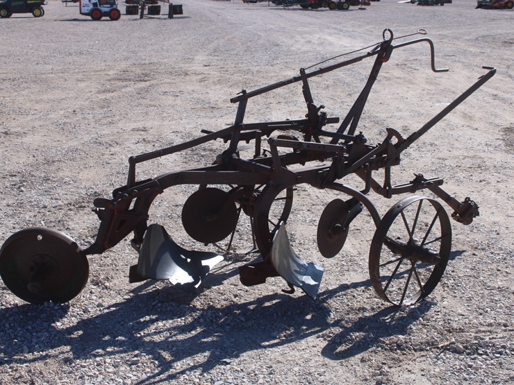 #2051-•-oliver-no.-100-two-bottom-plow-image-5