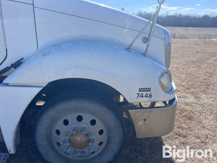 2004-freightliner-columbia-120-image-20