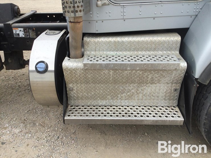 2013-kenworth-t440-image-13