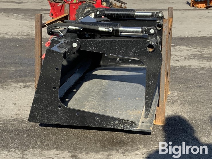 2025-massey-ferguson-730-image-4