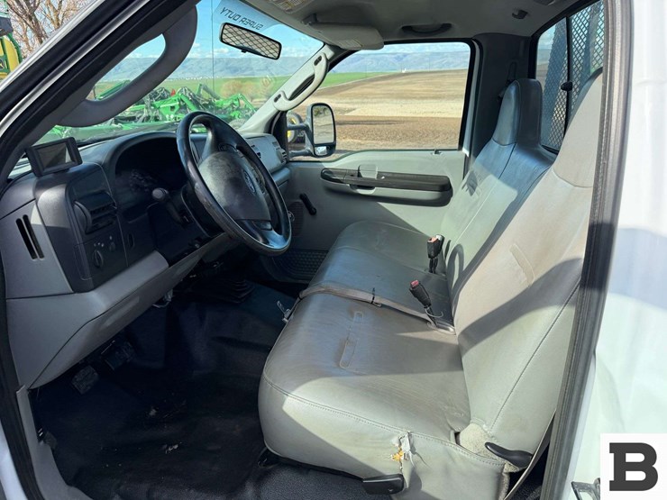 2006-ford-f550-image-37