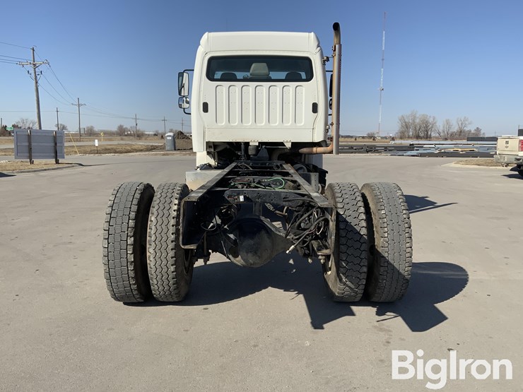 2012-freightliner-m2-106-image-6