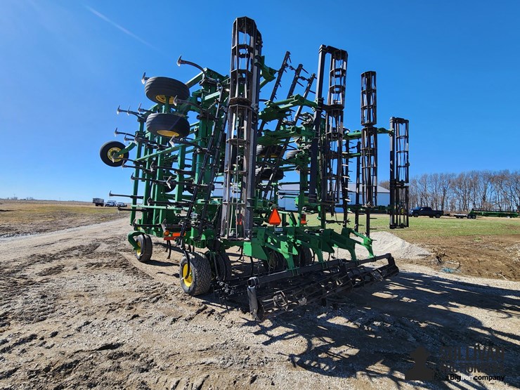 2011-john-deere-2210-image-8