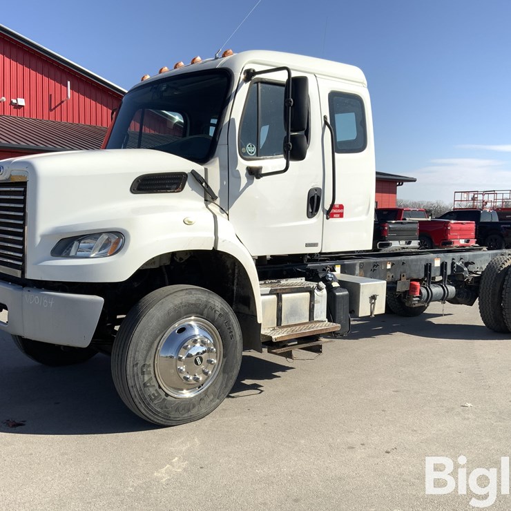 2012 FREIGHTLINER M2 106