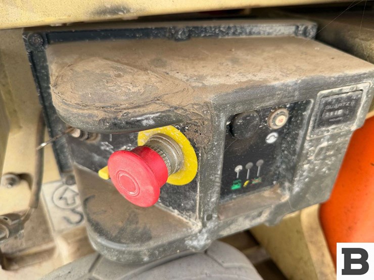 2011-jlg-1930es-image-11