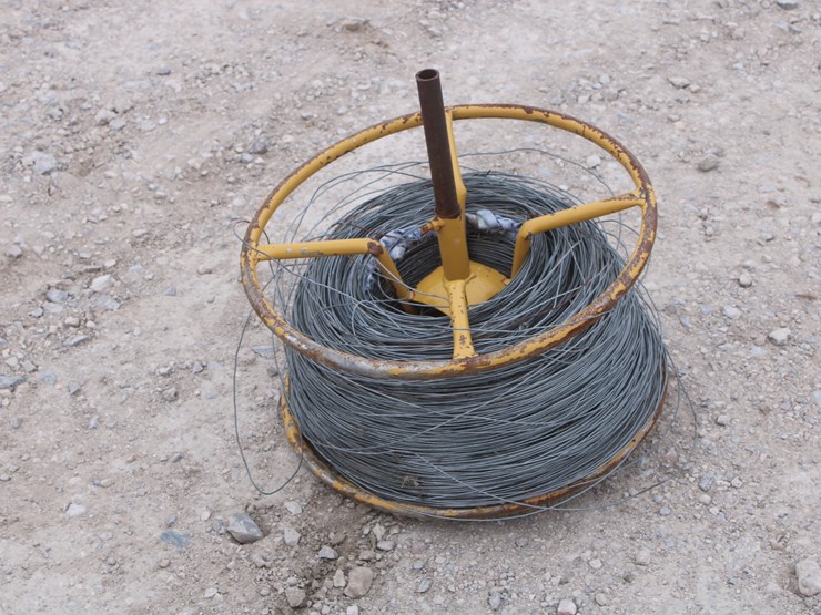 #2090-•-approx-2-miles-of-smooth-wire-on-wire-roller-spool-image-3