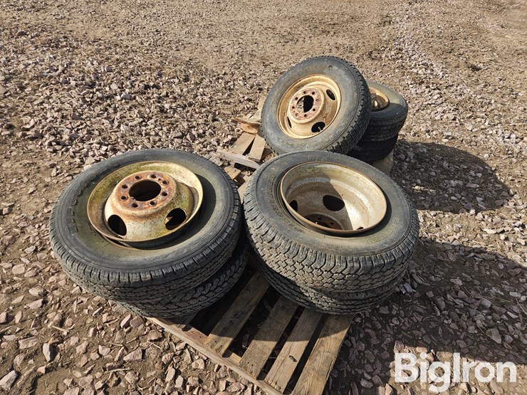 16.5"-tires-on-8-bolt-steel-dually-rims-image-1