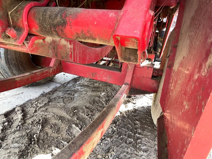 #3200-•-case-8575-square-baler-image-30