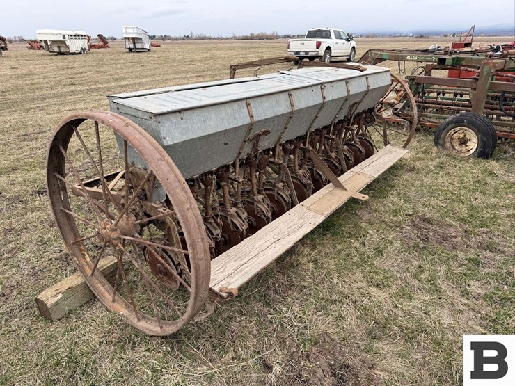 john-deere-van-burnt-grain-drill-image-1