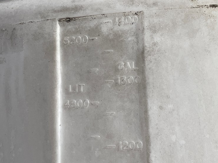 #3527-•-1400-gallon-poly-tank-image-5
