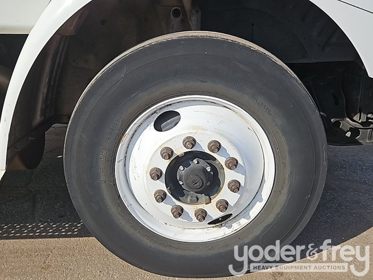 2017-international-8600-image-13