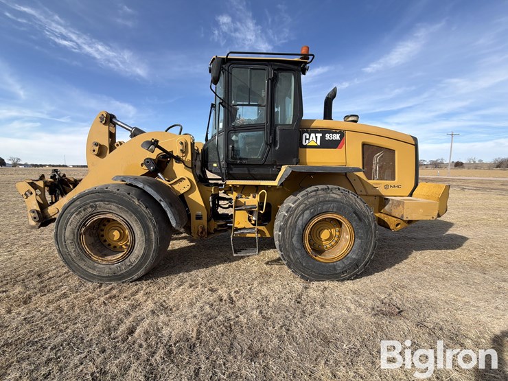 2015-caterpillar-938k-image-8