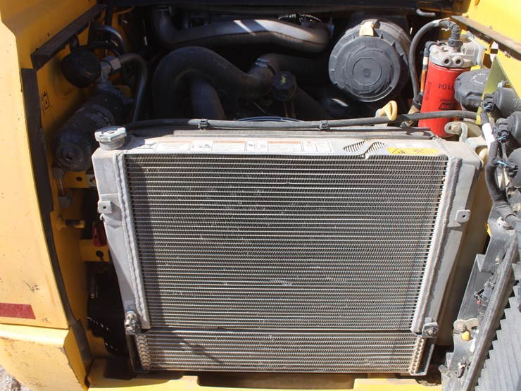 2021-new-holland-c327-image-37