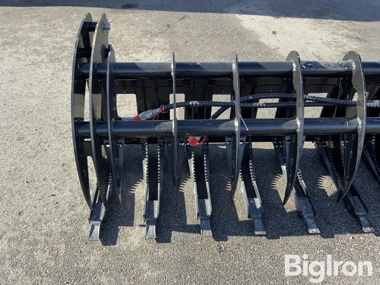 2025-massey-ferguson-730-image-17