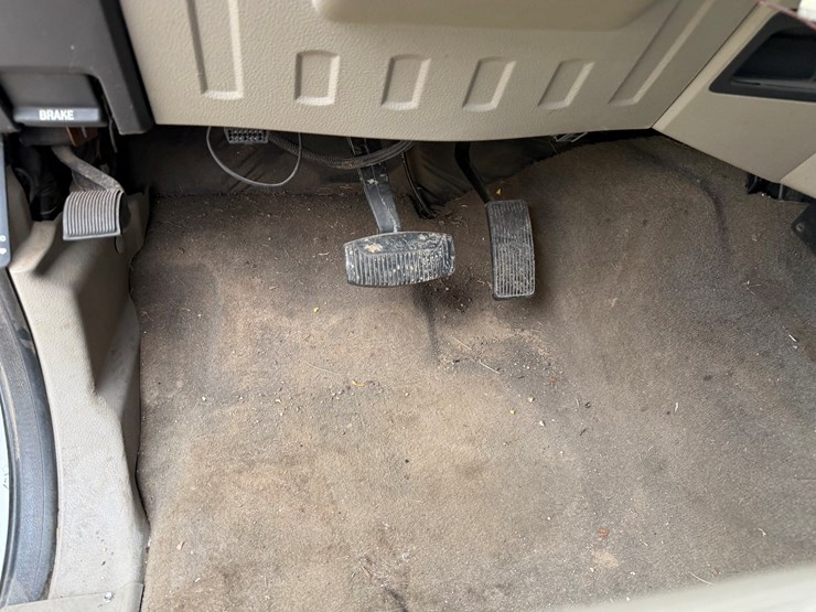 2010-ford-f350-image-19