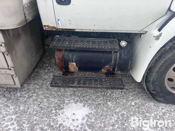 2004-international-durastar-4400-image-19