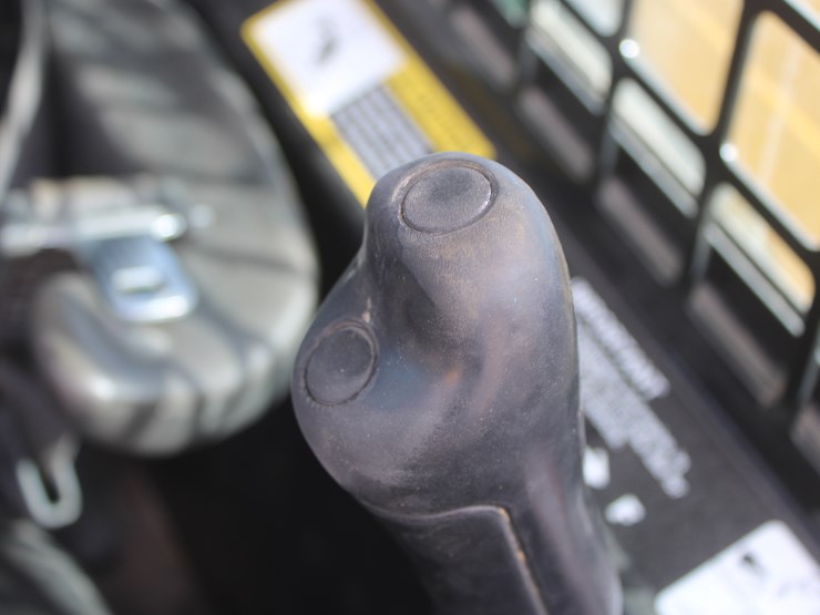 john-deere-325-image-58