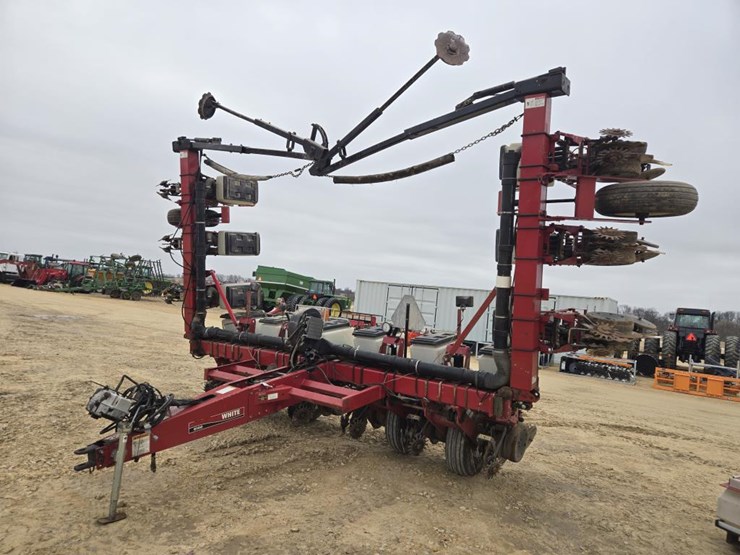 2004-white-8100-image-1