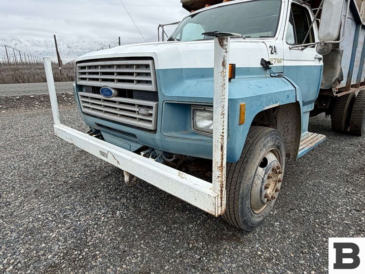 1992-ford-f700-image-9