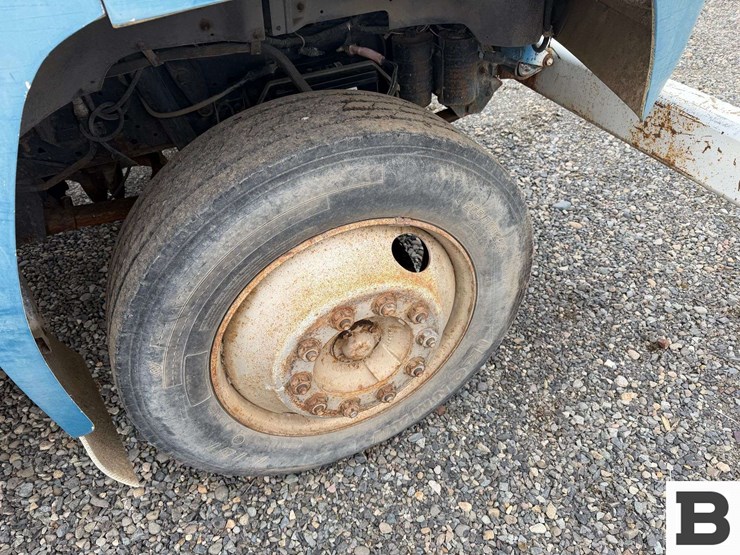 1992-ford-f700-image-23