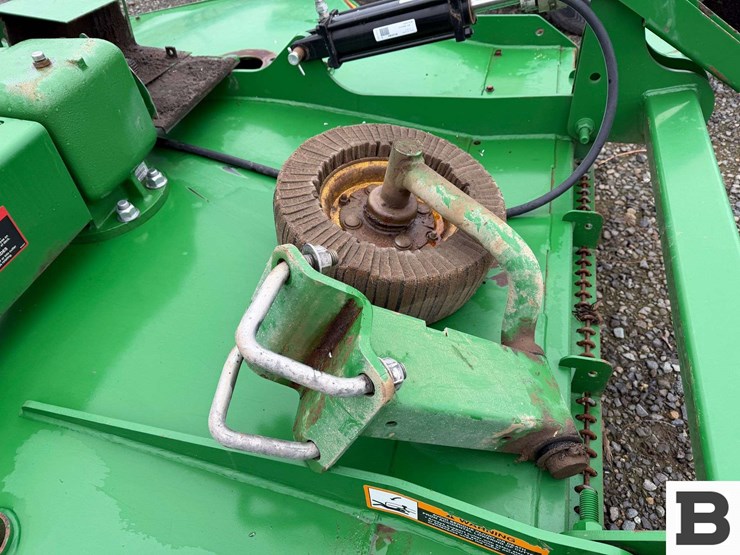 2019-john-deere-8-image-12