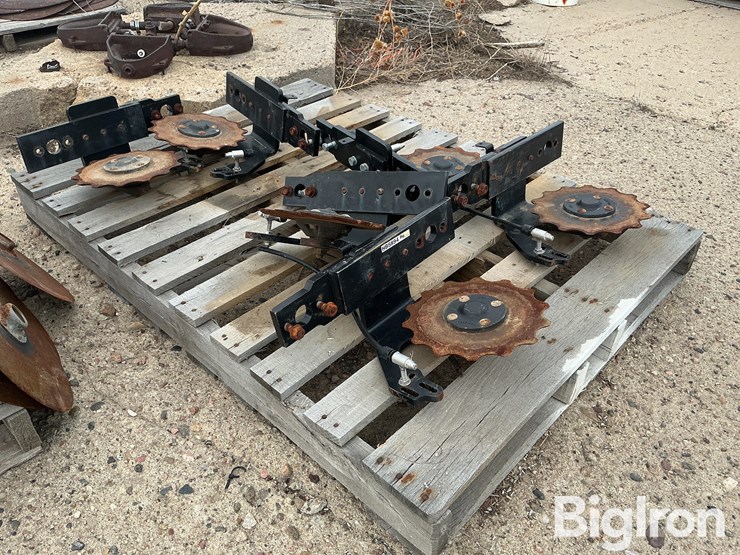 yetter-2x2-fertilizer-applicators-image-1