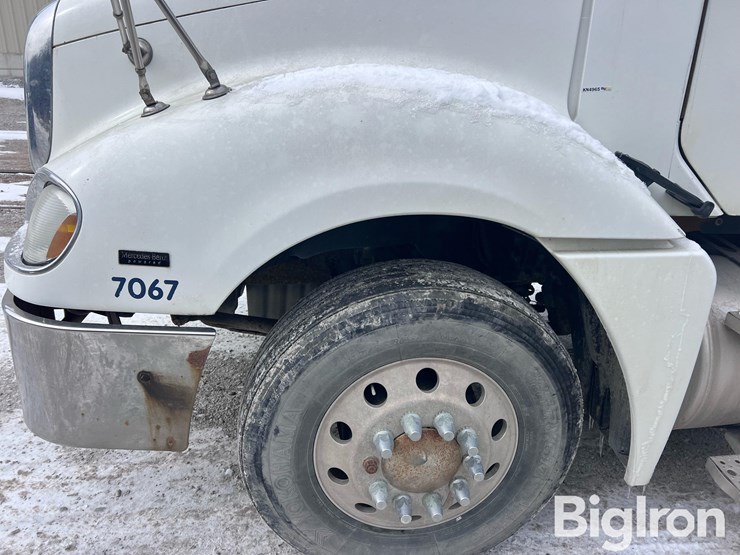 2004-freightliner-columbia-120-image-13