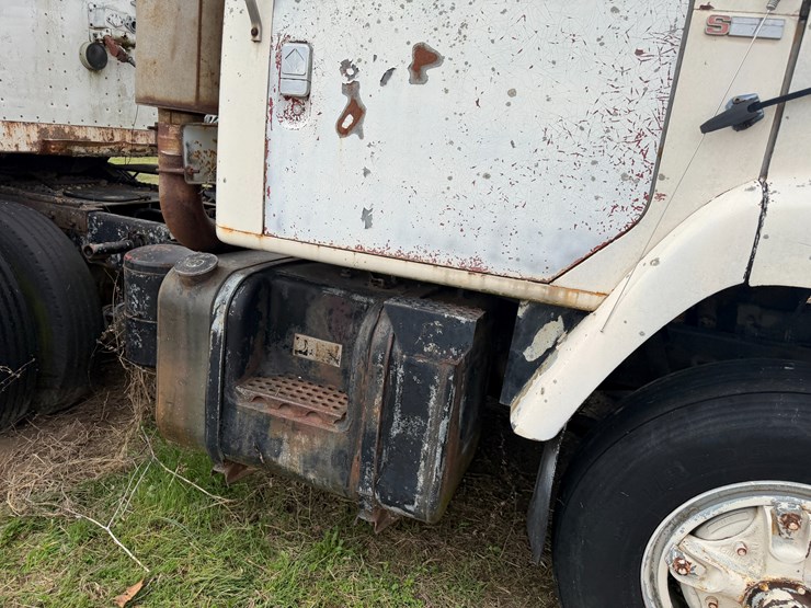 #41247-•-inop-1978-international-f-2275-daycab-truck-image-34