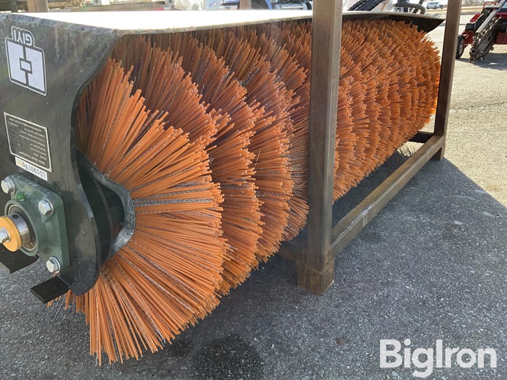 2025-massey-ferguson-730-image-13