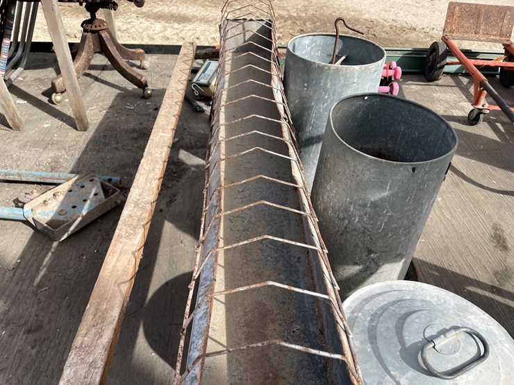 #7253-•-(3)-metal-feeders-and-(1)-waterer-image-9