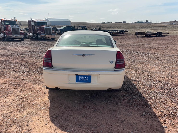 2006-chrysler-300-sedan-image-6