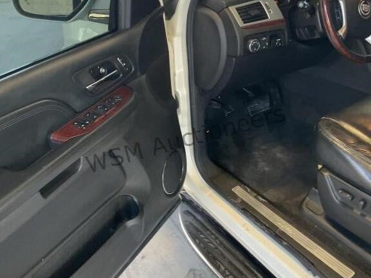 2008-cadillac-escalade-esv-image-20