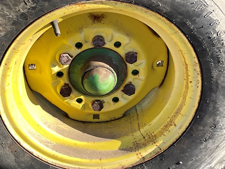 john-deere-520-image-24