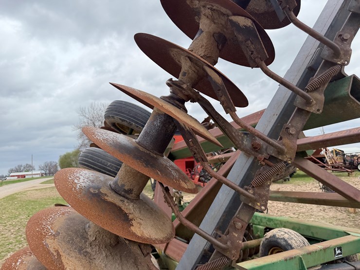 john-deere-25-image-27